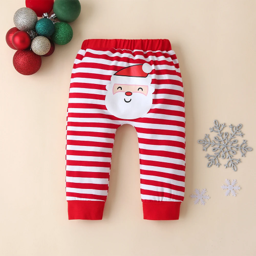 Détail encolure pyjama bébé Noël rouge coutures plates sécurisées bonnet Père Noël brodéroyaumedebebeetmaman.com.com