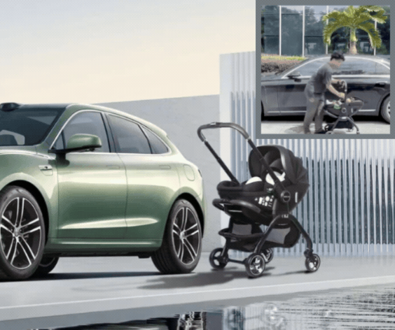Poussette compacte près voiture électrique verte moderne