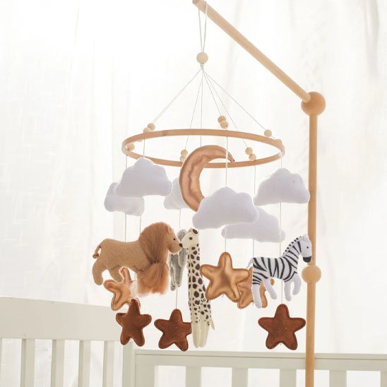 Mobile bebe artisanal decoratife de royaume de bebe et maman