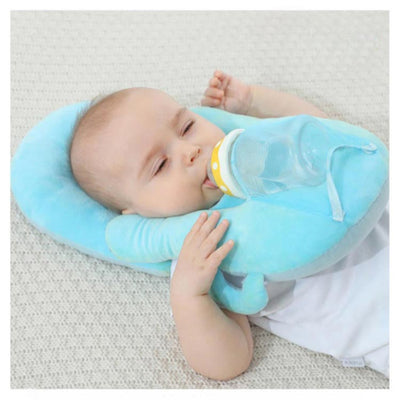b_b_tient_facilement_son_biberon_gr_ce_au_coussin_d_alimentation_-_Libert_pour_maman