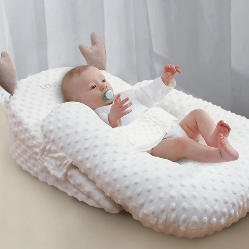 cocon bebe | reducteur de lit cerf  royaumedebebeetmaman.com.com