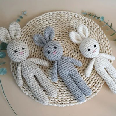 Doudou lapin de royaume de bebe et maman