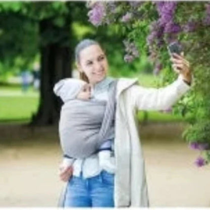 echarpe-de-portage-bebe-maman-prend-une-photo