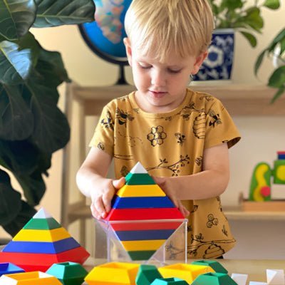 Jeu De Construction - Pyramidal Montessori  royaumedebebeetmaman.com.com