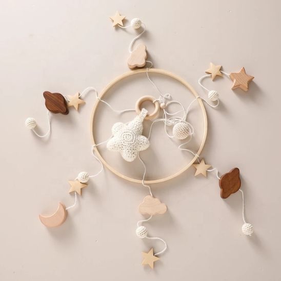 Mobile bébé - Univers Etoiles  royaumedebebeetmaman.com.com