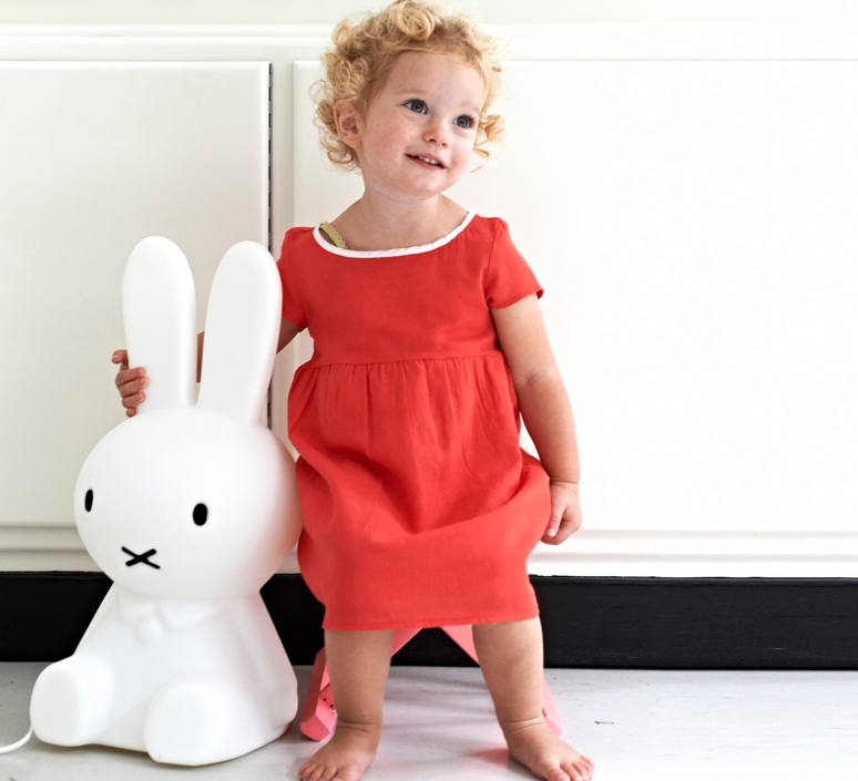 veilleuse-lapin-a-cote-de-bebe